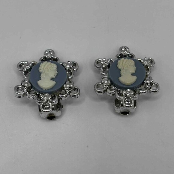 Vintage Cameo Clip-on Earrings - Coro - Picture 3 of 4